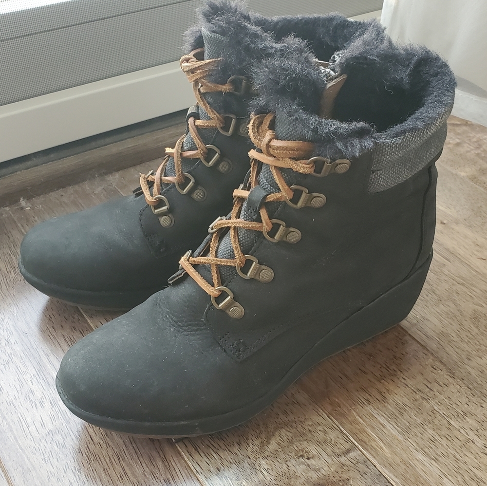 Sperry Luca Peak Fur Lined Booties